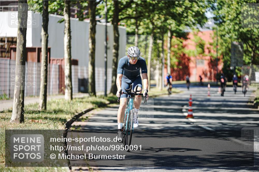 09.08.2026 - GEWOBA Citytriathlon Bremen Michael Burmester http://msf.ph/oto/9950091 09.08.2026 13:02:48 Radfahren 549, 597, 607, 654, 681, 691, 1020 meine-sportfotos.de