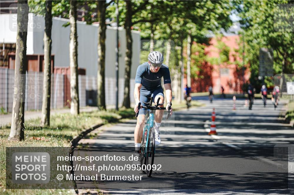09.08.2026 - GEWOBA Citytriathlon Bremen Michael Burmester http://msf.ph/oto/9950092 09.08.2026 13:02:48 Radfahren 549, 597, 607, 654, 681, 691, 1020 meine-sportfotos.de