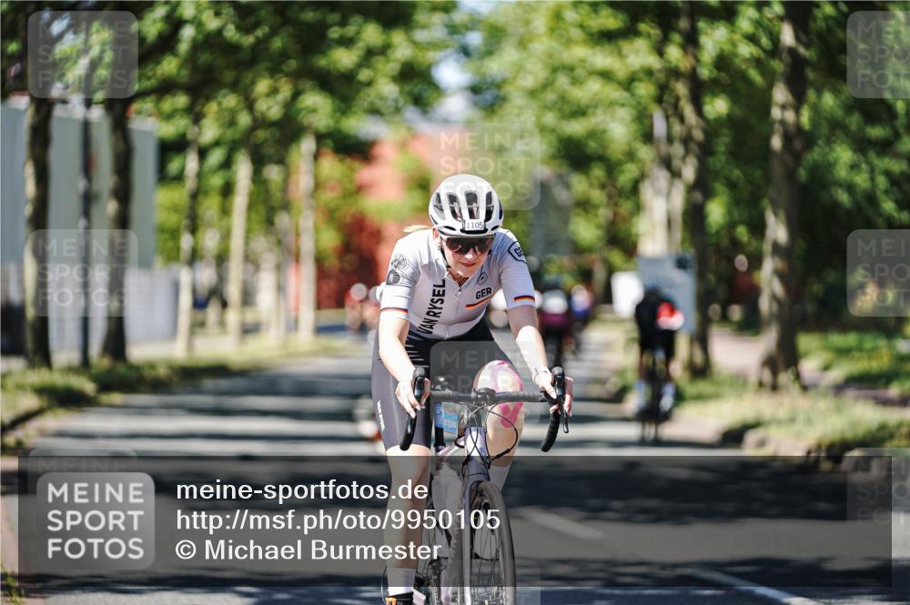 09.08.2026 - GEWOBA Citytriathlon Bremen Michael Burmester http://msf.ph/oto/9950105 09.08.2026 13:03:01 Radfahren 597, 681, 898, 1105 meine-sportfotos.de