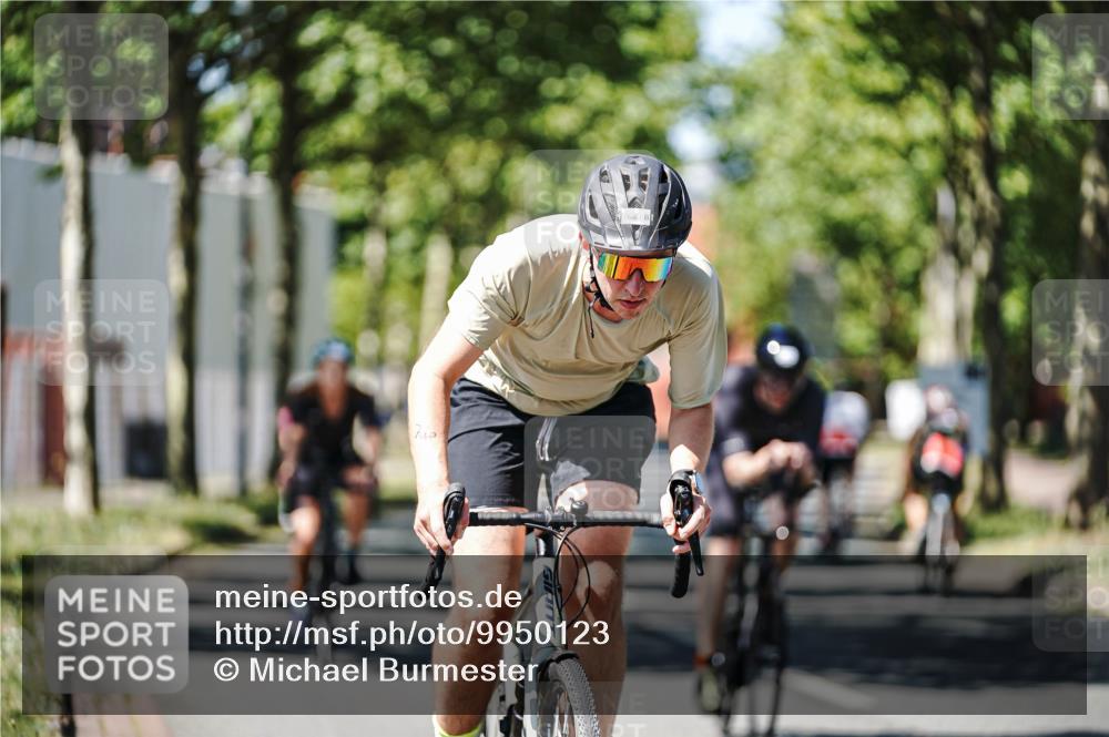 09.08.2026 - GEWOBA Citytriathlon Bremen Michael Burmester http://msf.ph/oto/9950123 09.08.2026 13:03:26 Radfahren 616, 703, 735, 768, 885, 945, 985, 1106 meine-sportfotos.de