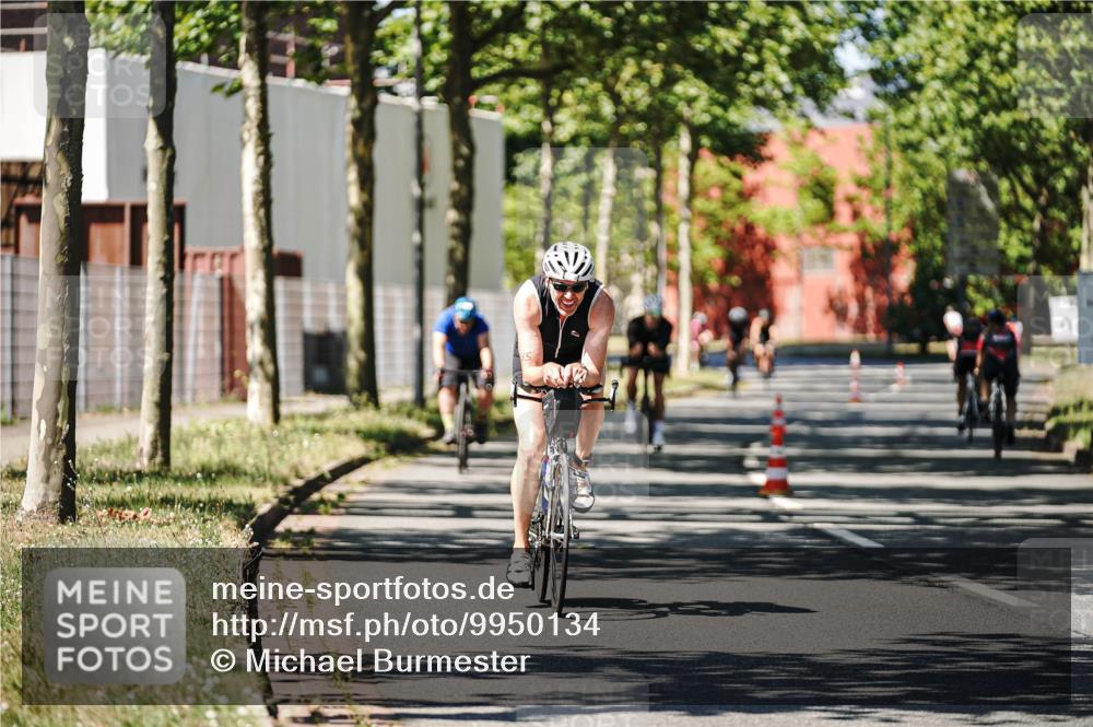 09.08.2026 - GEWOBA Citytriathlon Bremen Michael Burmester http://msf.ph/oto/9950134 09.08.2026 13:03:36 Radfahren 575, 591, 616, 721, 735, 793, 835, 885, 945, 1106, 1122 meine-sportfotos.de