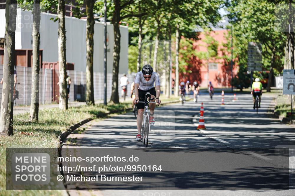 09.08.2026 - GEWOBA Citytriathlon Bremen Michael Burmester http://msf.ph/oto/9950164 09.08.2026 13:04:06 Radfahren 662, 828, 842, 853, 996, 1001, 1108 meine-sportfotos.de