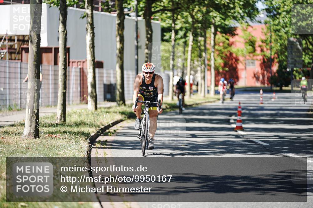 09.08.2026 - GEWOBA Citytriathlon Bremen Michael Burmester http://msf.ph/oto/9950167 09.08.2026 13:04:09 Radfahren 662, 842, 853, 883, 955, 996, 1001, 1108 meine-sportfotos.de
