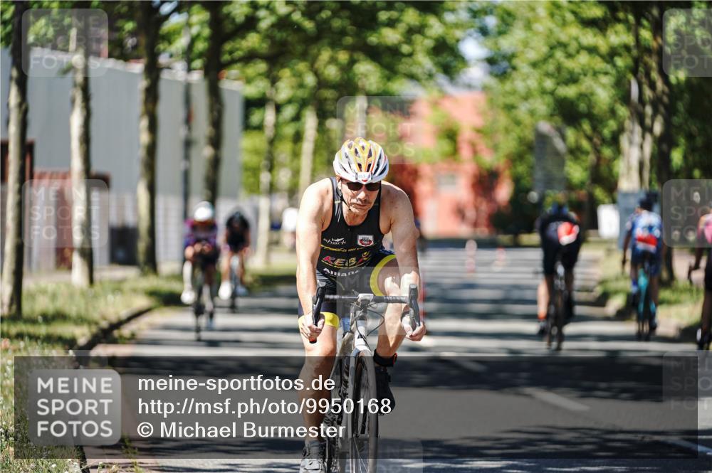 09.08.2026 - GEWOBA Citytriathlon Bremen Michael Burmester http://msf.ph/oto/9950168 09.08.2026 13:04:11 Radfahren 662, 853, 883, 941, 955, 996, 1001, 1108 meine-sportfotos.de