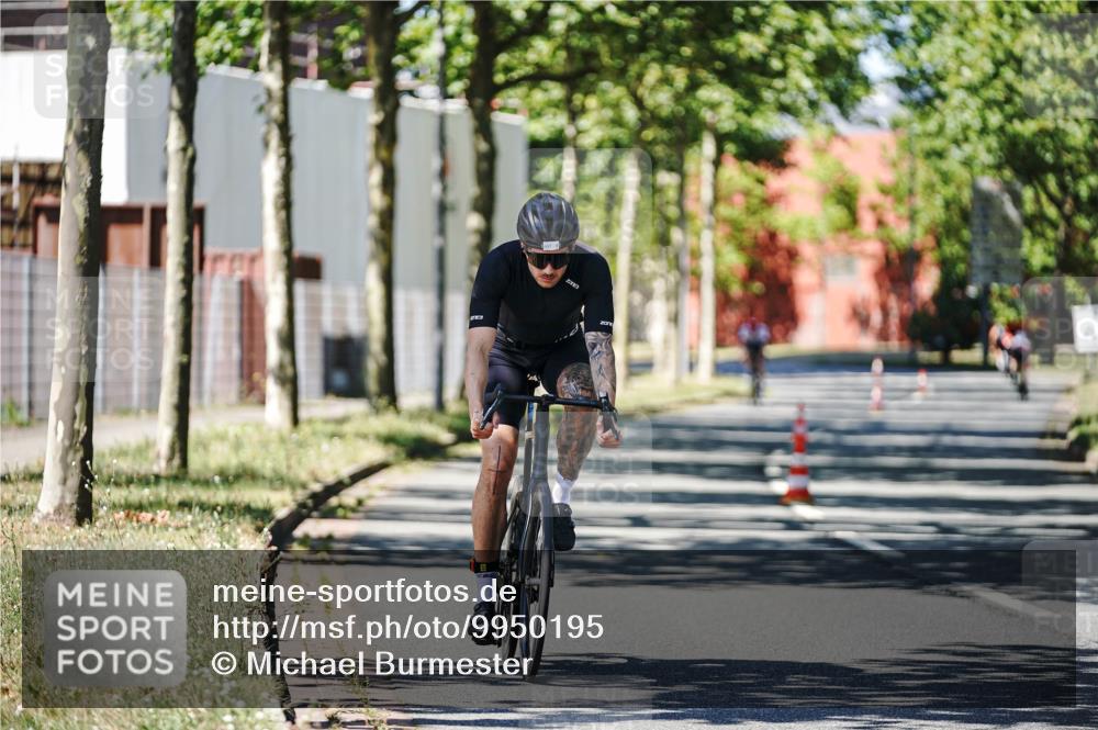 09.08.2026 - GEWOBA Citytriathlon Bremen Michael Burmester http://msf.ph/oto/9950195 09.08.2026 13:04:33 Radfahren 112, 569, 630, 692, 697, 881, 936, 962, 997, 1002, 1152 meine-sportfotos.de