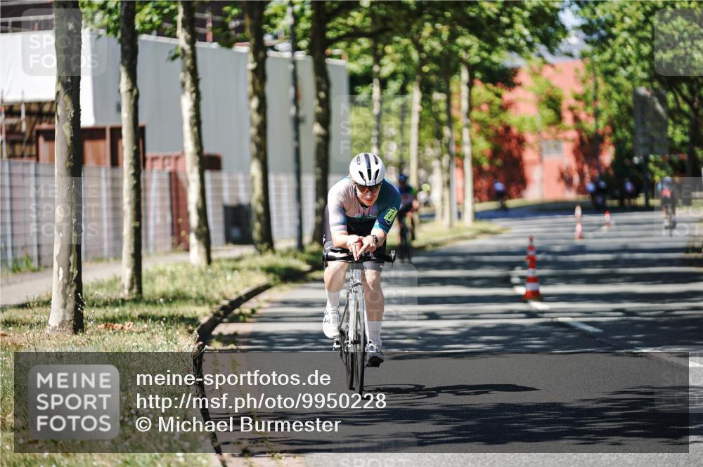 09.08.2026 - GEWOBA Citytriathlon Bremen Michael Burmester http://msf.ph/oto/9950228 09.08.2026 13:05:17 Radfahren 583, 652, 818, 830, 922, 1139 meine-sportfotos.de