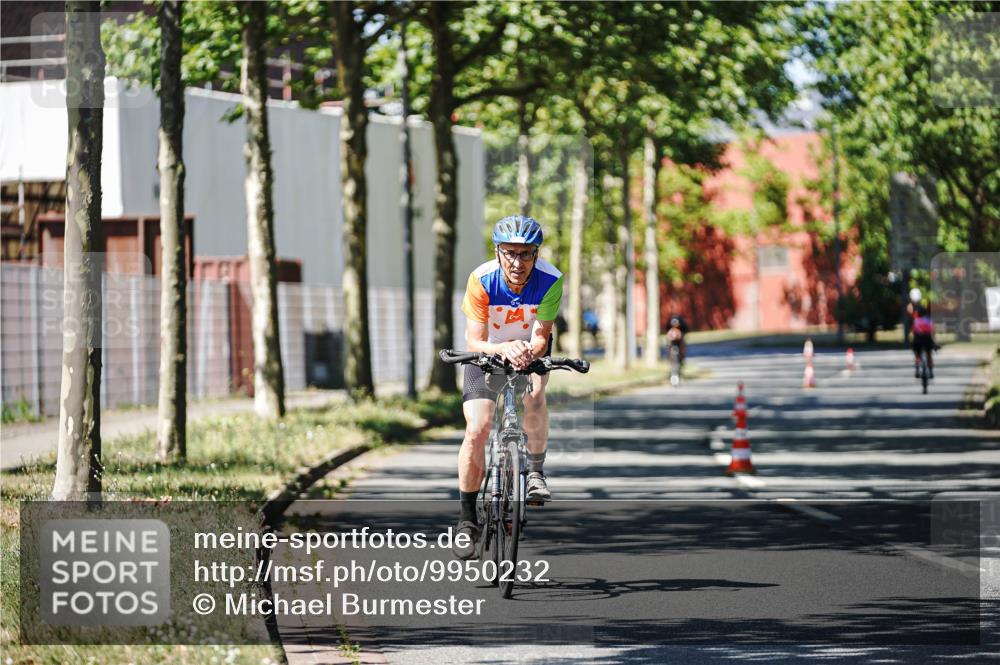 09.08.2026 - GEWOBA Citytriathlon Bremen Michael Burmester http://msf.ph/oto/9950232 09.08.2026 13:05:21 Radfahren 583, 818, 830, 1139 meine-sportfotos.de