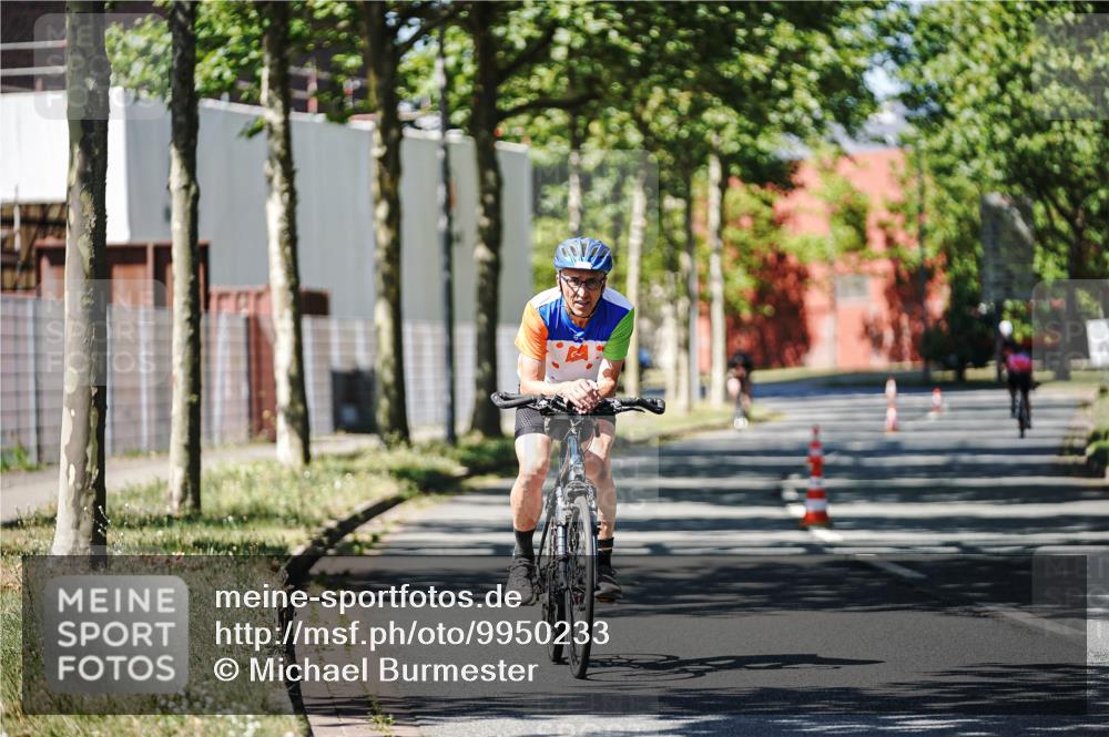 09.08.2026 - GEWOBA Citytriathlon Bremen Michael Burmester http://msf.ph/oto/9950233 09.08.2026 13:05:22 Radfahren 583, 818, 830, 1139 meine-sportfotos.de