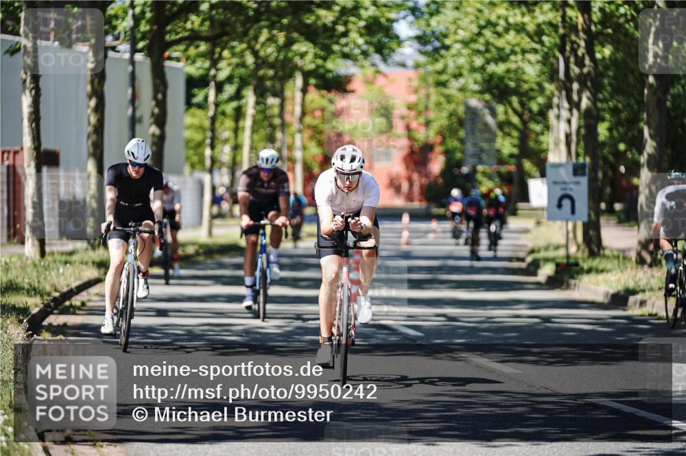 09.08.2026 - GEWOBA Citytriathlon Bremen Michael Burmester http://msf.ph/oto/9950242 09.08.2026 13:05:43 Radfahren 561, 593, 613, 642, 958, 1116, 1145 meine-sportfotos.de