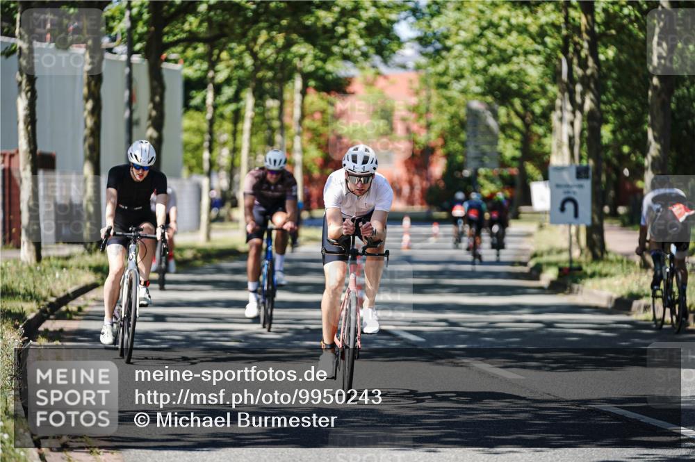 09.08.2026 - GEWOBA Citytriathlon Bremen Michael Burmester http://msf.ph/oto/9950243 09.08.2026 13:05:43 Radfahren 561, 593, 613, 642, 958, 1116, 1145 meine-sportfotos.de