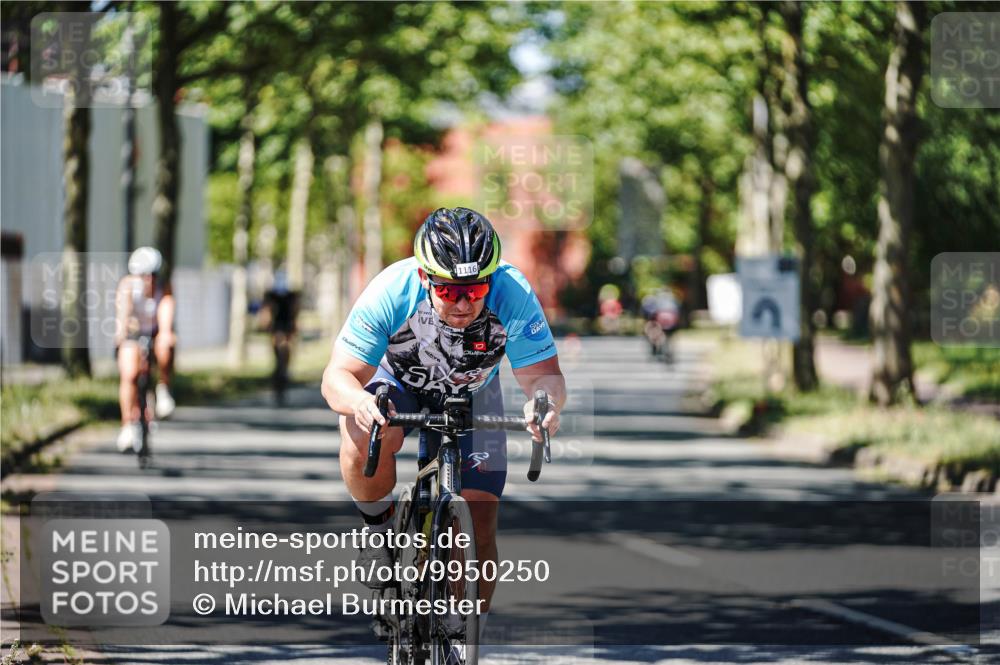09.08.2026 - GEWOBA Citytriathlon Bremen Michael Burmester http://msf.ph/oto/9950250 09.08.2026 13:05:50 Radfahren 561, 593, 618, 913, 958, 1116, 1145 meine-sportfotos.de