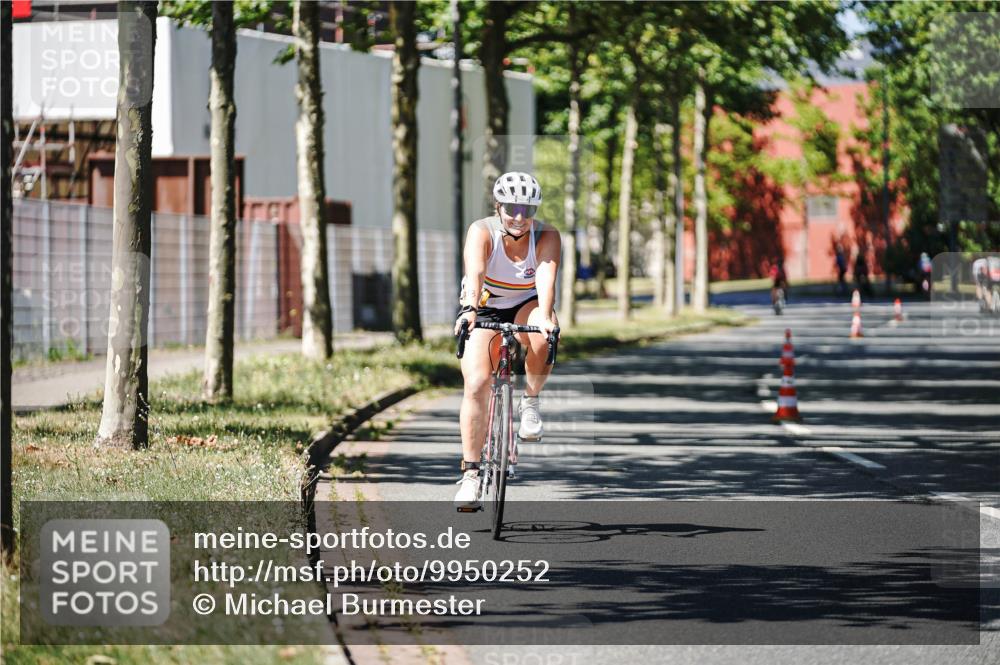 09.08.2026 - GEWOBA Citytriathlon Bremen Michael Burmester http://msf.ph/oto/9950252 09.08.2026 13:05:52 Radfahren 561, 593, 618, 913, 958, 1116, 1145 meine-sportfotos.de