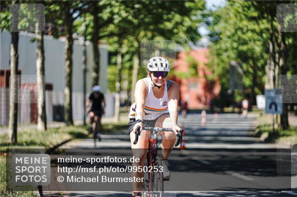 09.08.2026 - GEWOBA Citytriathlon Bremen Michael Burmester http://msf.ph/oto/9950253 09.08.2026 13:05:52 Radfahren 561, 593, 618, 913, 958, 1116, 1145 meine-sportfotos.de