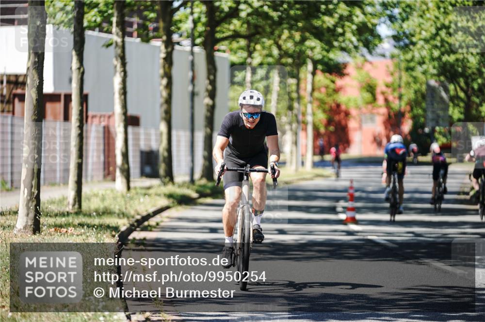 09.08.2026 - GEWOBA Citytriathlon Bremen Michael Burmester http://msf.ph/oto/9950254 09.08.2026 13:05:55 Radfahren 561, 593, 618, 913, 958, 969, 1116, 1145 meine-sportfotos.de
