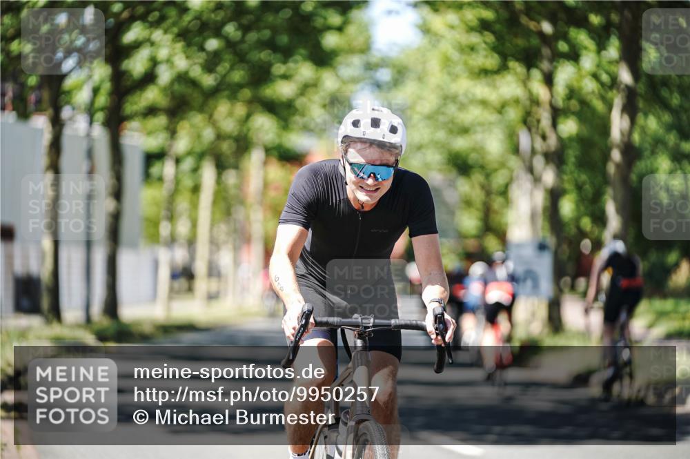 09.08.2026 - GEWOBA Citytriathlon Bremen Michael Burmester http://msf.ph/oto/9950257 09.08.2026 13:05:55 Radfahren 561, 593, 618, 913, 958, 969, 1116, 1145 meine-sportfotos.de