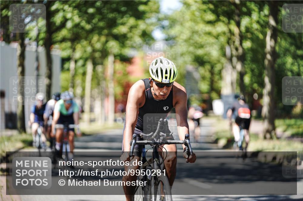 09.08.2026 - GEWOBA Citytriathlon Bremen Michael Burmester http://msf.ph/oto/9950281 09.08.2026 13:06:23 Radfahren 547, 645, 647, 677, 683, 685, 765, 927 meine-sportfotos.de