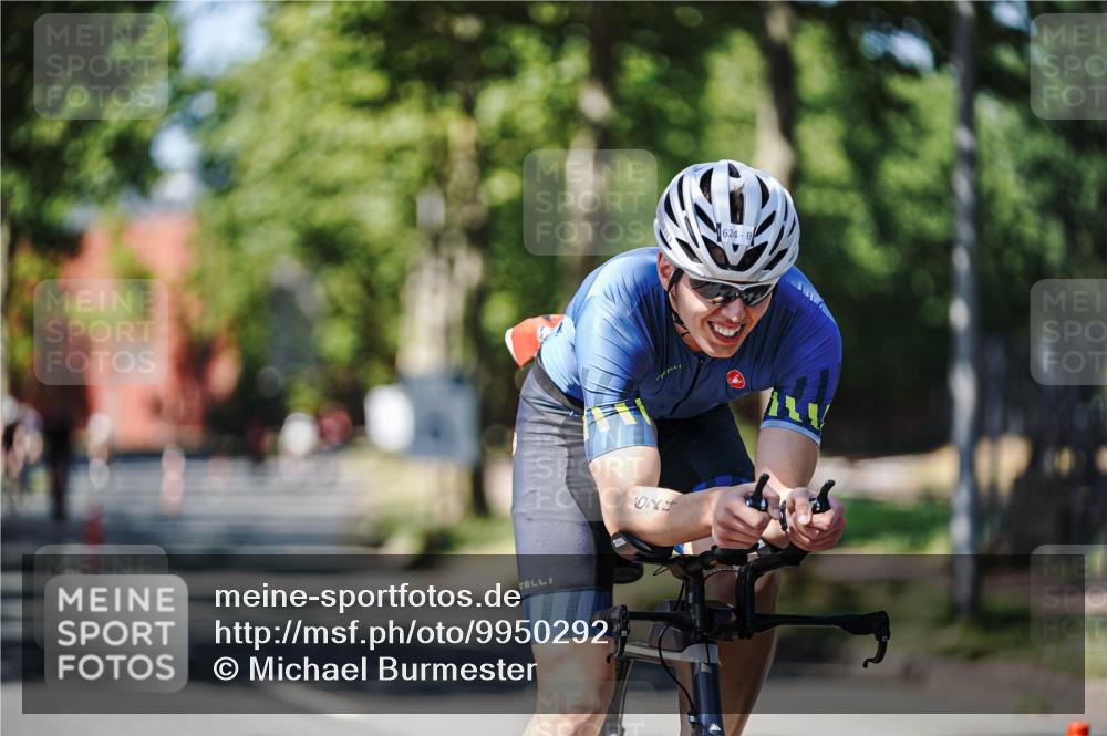09.08.2026 - GEWOBA Citytriathlon Bremen Michael Burmester http://msf.ph/oto/9950292 09.08.2026 13:06:35 Radfahren 544, 554, 624, 644, 647, 683, 685, 811, 824, 882, 987 meine-sportfotos.de