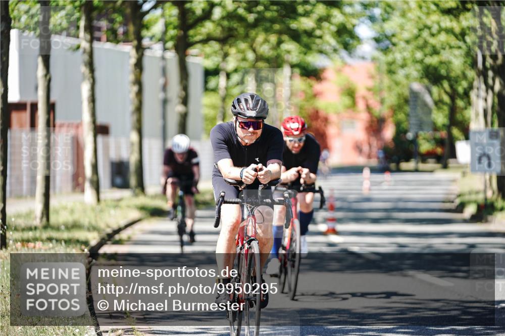 09.08.2026 - GEWOBA Citytriathlon Bremen Michael Burmester http://msf.ph/oto/9950295 09.08.2026 13:06:40 Radfahren 544, 554, 624, 644, 811, 824, 874, 882, 987 meine-sportfotos.de
