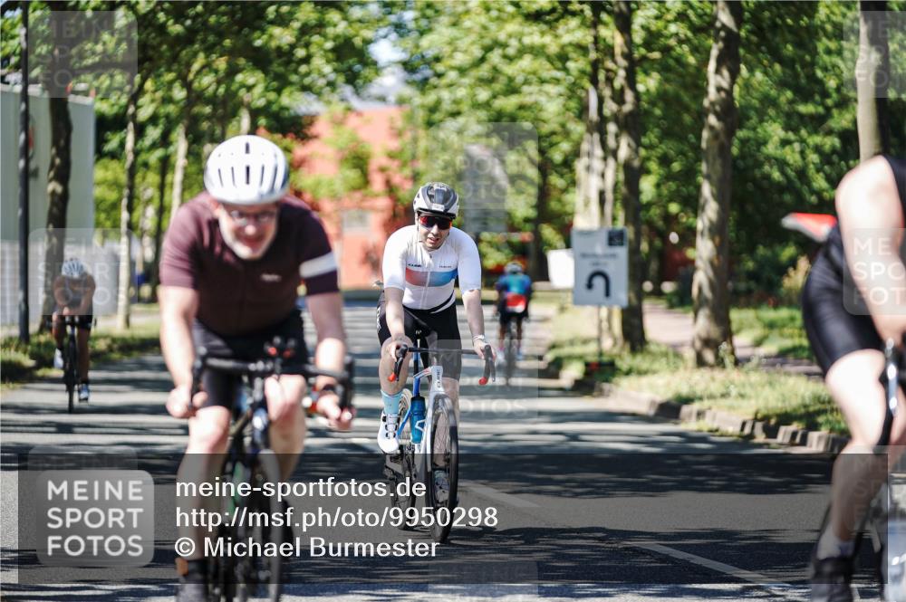 09.08.2026 - GEWOBA Citytriathlon Bremen Michael Burmester http://msf.ph/oto/9950298 09.08.2026 13:06:42 Radfahren 544, 554, 624, 644, 811, 824, 874, 882, 987 meine-sportfotos.de