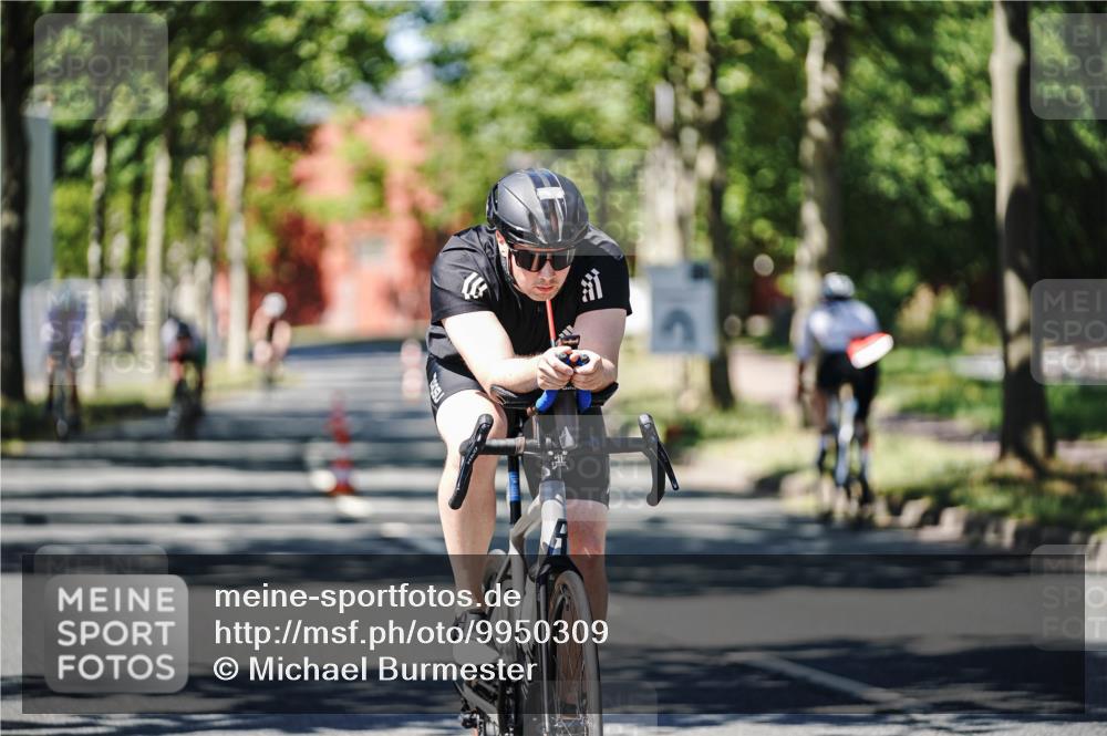 09.08.2026 - GEWOBA Citytriathlon Bremen Michael Burmester http://msf.ph/oto/9950309 09.08.2026 13:06:56 Radfahren 563, 719, 784, 874, 924, 983, 1008 meine-sportfotos.de