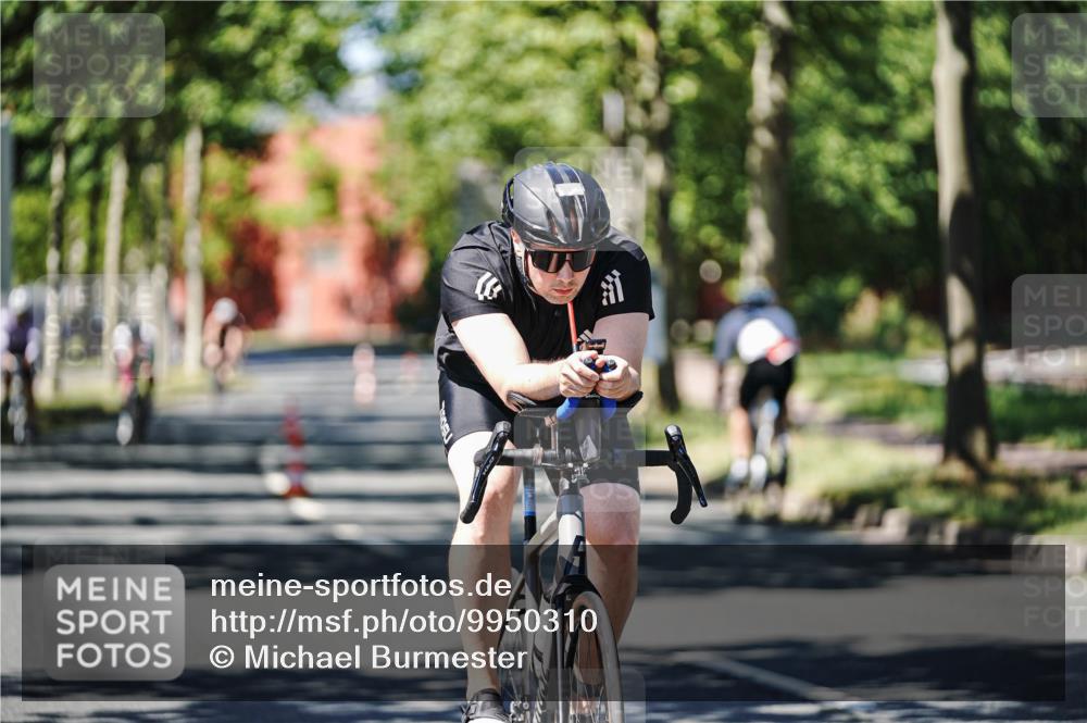09.08.2026 - GEWOBA Citytriathlon Bremen Michael Burmester http://msf.ph/oto/9950310 09.08.2026 13:06:56 Radfahren 563, 719, 784, 874, 924, 983, 1008 meine-sportfotos.de