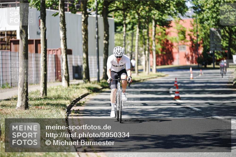 09.08.2026 - GEWOBA Citytriathlon Bremen Michael Burmester http://msf.ph/oto/9950334 09.08.2026 13:07:36 Radfahren 875, 959, 1149, 1158 meine-sportfotos.de