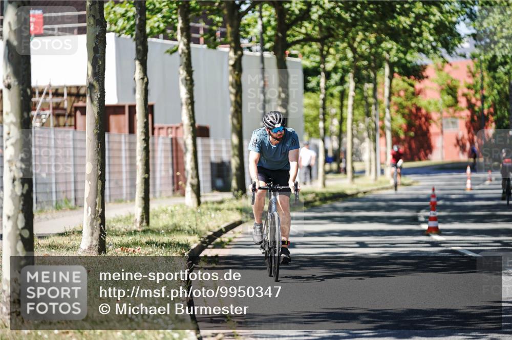 09.08.2026 - GEWOBA Citytriathlon Bremen Michael Burmester http://msf.ph/oto/9950347 09.08.2026 13:07:58 Radfahren 590, 648, 688, 932, 1150 meine-sportfotos.de