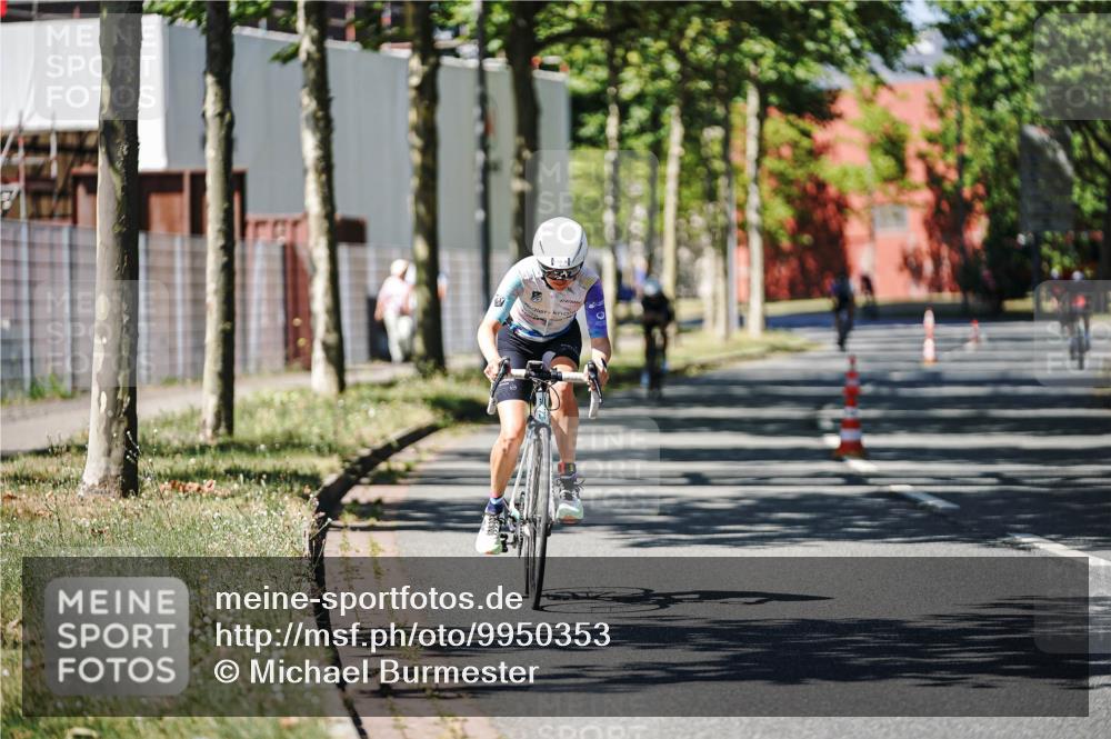 09.08.2026 - GEWOBA Citytriathlon Bremen Michael Burmester http://msf.ph/oto/9950353 09.08.2026 13:08:13 Radfahren 688, 710, 899, 979, 1150 meine-sportfotos.de