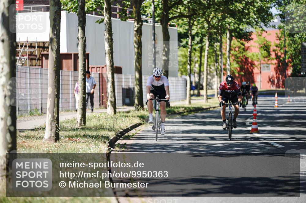 09.08.2026 - GEWOBA Citytriathlon Bremen Michael Burmester http://msf.ph/oto/9950363 09.08.2026 13:08:26 Radfahren 730, 820, 879, 899, 904, 979, 1137 meine-sportfotos.de