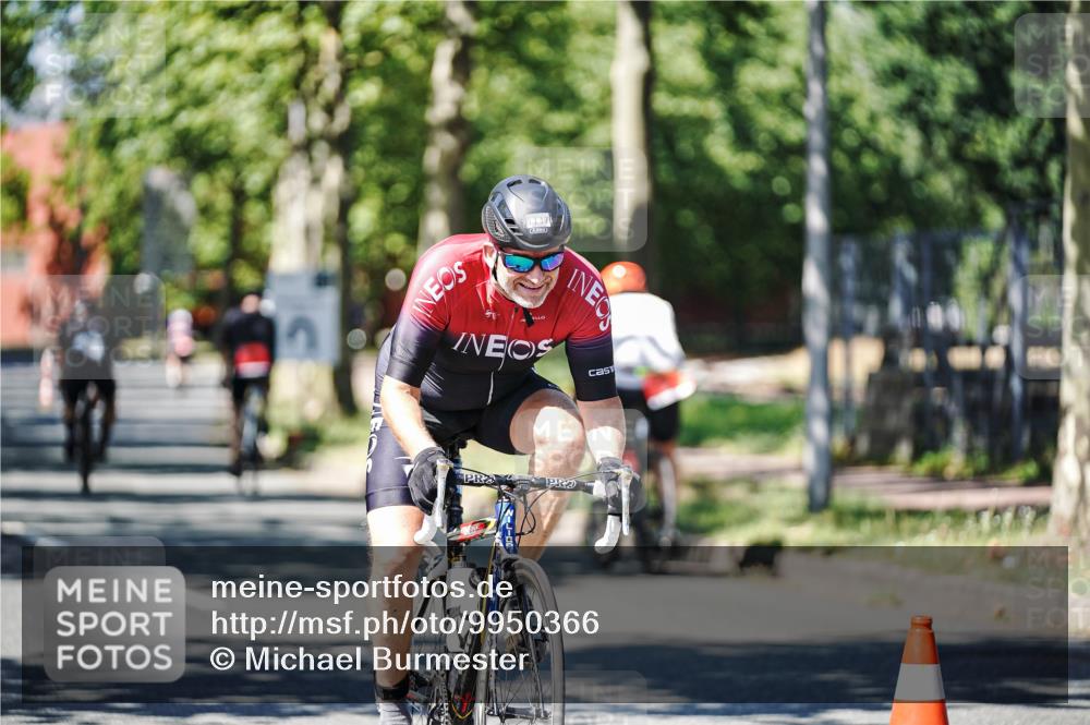 09.08.2026 - GEWOBA Citytriathlon Bremen Michael Burmester http://msf.ph/oto/9950366 09.08.2026 13:08:28 Radfahren 730, 820, 879, 904, 979, 1016, 1137 meine-sportfotos.de