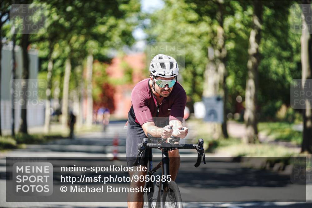 09.08.2026 - GEWOBA Citytriathlon Bremen Michael Burmester http://msf.ph/oto/9950385 09.08.2026 13:08:53 Radfahren 594, 605, 641, 686, 852, 1133 meine-sportfotos.de