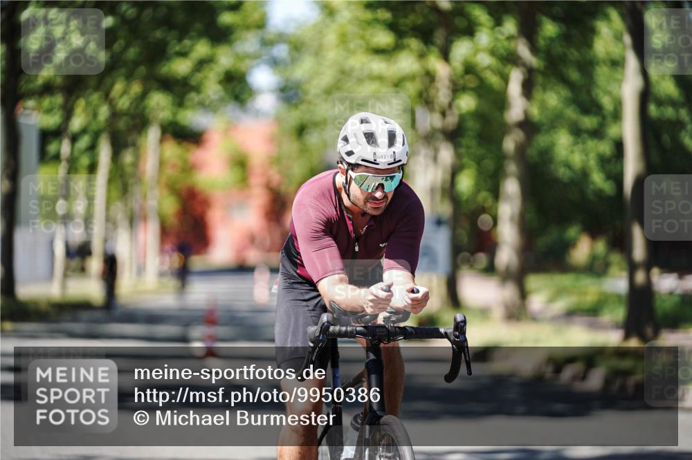 09.08.2026 - GEWOBA Citytriathlon Bremen Michael Burmester http://msf.ph/oto/9950386 09.08.2026 13:08:53 Radfahren 594, 605, 641, 686, 852, 1133 meine-sportfotos.de