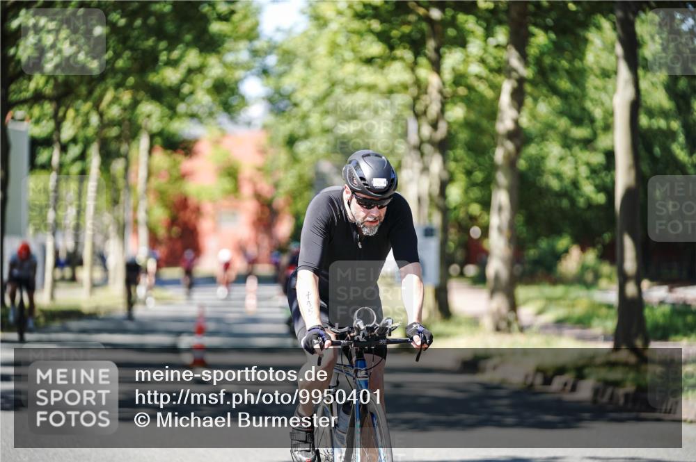 09.08.2026 - GEWOBA Citytriathlon Bremen Michael Burmester http://msf.ph/oto/9950401 09.08.2026 13:09:15 Radfahren 589, 724, 795, 826, 1103, 1143 meine-sportfotos.de