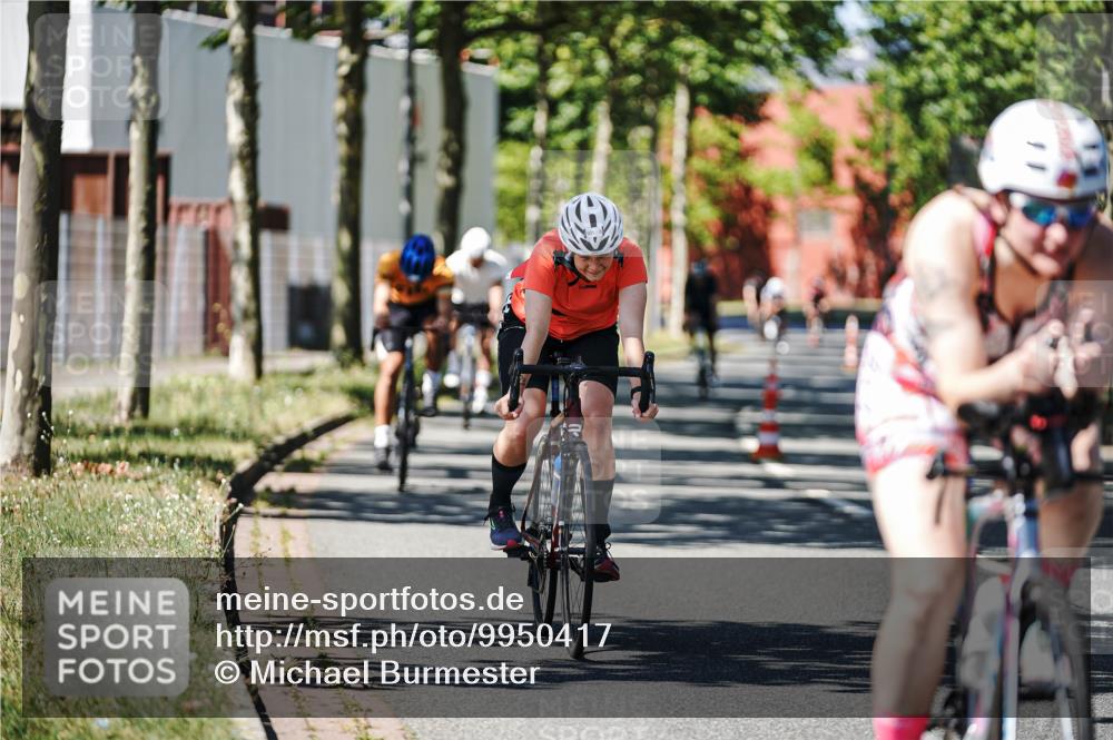 09.08.2026 - GEWOBA Citytriathlon Bremen Michael Burmester http://msf.ph/oto/9950417 09.08.2026 13:09:35 Radfahren 585, 826, 877, 905, 946, 999, 1114, 1129, 1141 meine-sportfotos.de