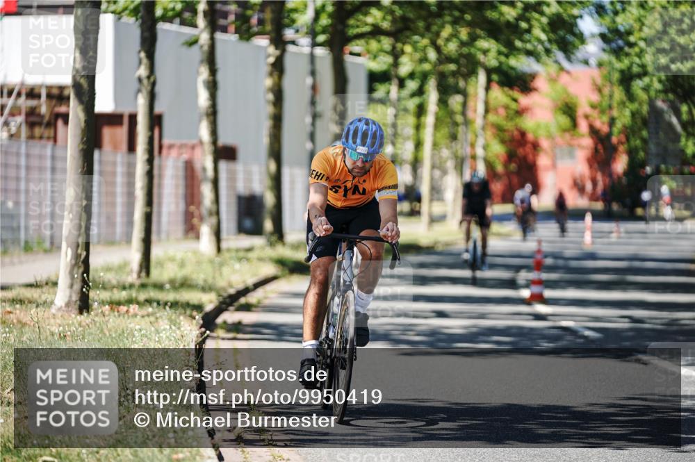 09.08.2026 - GEWOBA Citytriathlon Bremen Michael Burmester http://msf.ph/oto/9950419 09.08.2026 13:09:36 Radfahren 585, 877, 905, 946, 963, 999, 1114, 1129, 1141 meine-sportfotos.de