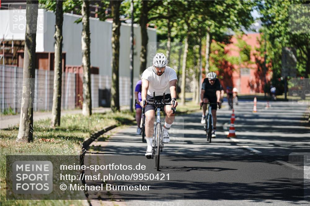 09.08.2026 - GEWOBA Citytriathlon Bremen Michael Burmester http://msf.ph/oto/9950421 09.08.2026 13:09:38 Radfahren 585, 877, 905, 914, 946, 963, 999, 1009, 1129, 1141 meine-sportfotos.de