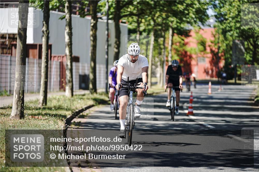 09.08.2026 - GEWOBA Citytriathlon Bremen Michael Burmester http://msf.ph/oto/9950422 09.08.2026 13:09:38 Radfahren 585, 877, 905, 914, 946, 963, 999, 1009, 1129, 1141 meine-sportfotos.de