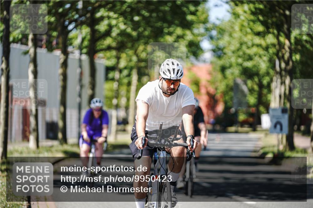 09.08.2026 - GEWOBA Citytriathlon Bremen Michael Burmester http://msf.ph/oto/9950423 09.08.2026 13:09:38 Radfahren 585, 877, 905, 914, 946, 963, 999, 1009, 1129, 1141 meine-sportfotos.de