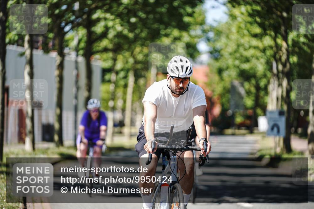 09.08.2026 - GEWOBA Citytriathlon Bremen Michael Burmester http://msf.ph/oto/9950424 09.08.2026 13:09:39 Radfahren 585, 877, 905, 914, 946, 947, 963, 999, 1009, 1129, 1141 meine-sportfotos.de