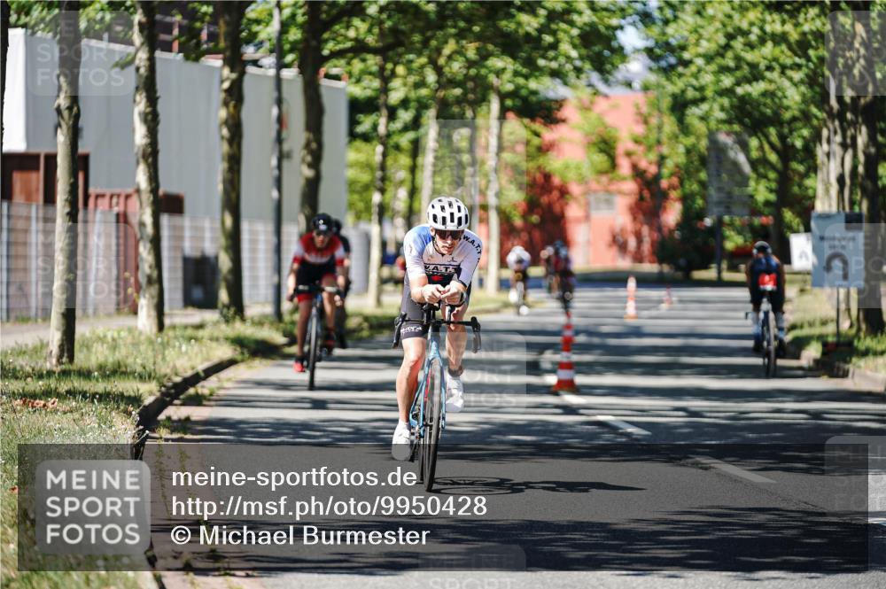 09.08.2026 - GEWOBA Citytriathlon Bremen Michael Burmester http://msf.ph/oto/9950428 09.08.2026 13:09:43 Radfahren 585, 822, 877, 905, 914, 946, 947, 963, 999, 1009, 1013, 1129, 1141 meine-sportfotos.de
