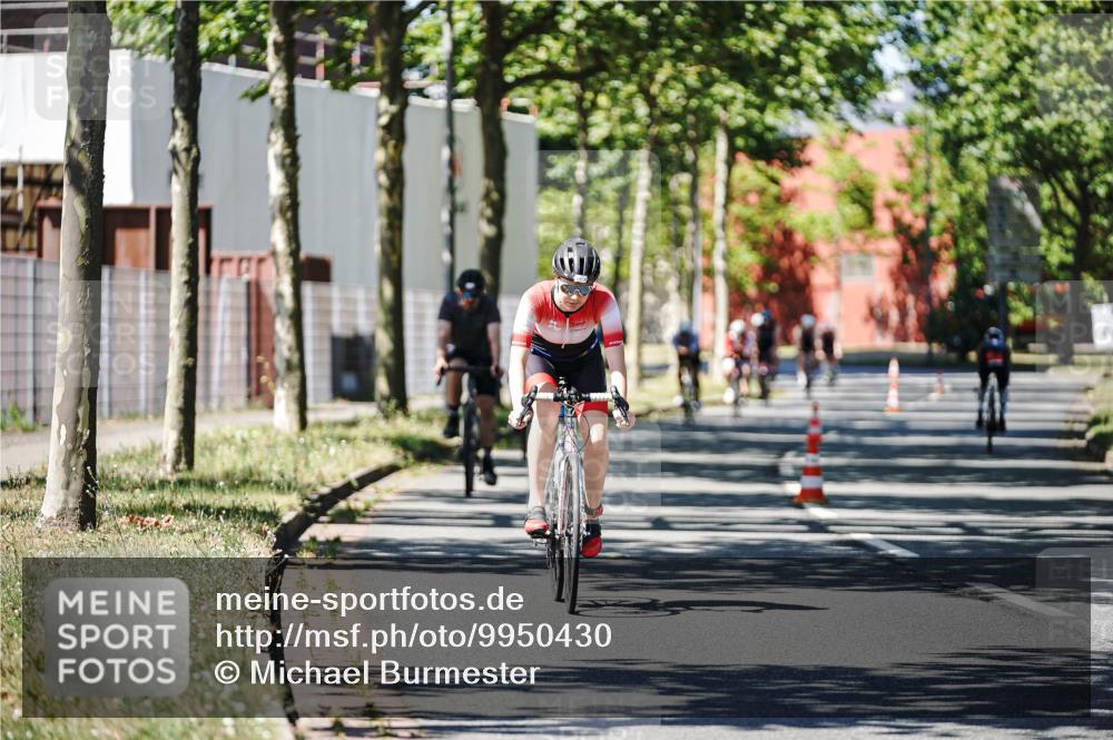 09.08.2026 - GEWOBA Citytriathlon Bremen Michael Burmester http://msf.ph/oto/9950430 09.08.2026 13:09:45 Radfahren 822, 877, 914, 946, 947, 963, 1009, 1013, 1129, 1141 meine-sportfotos.de