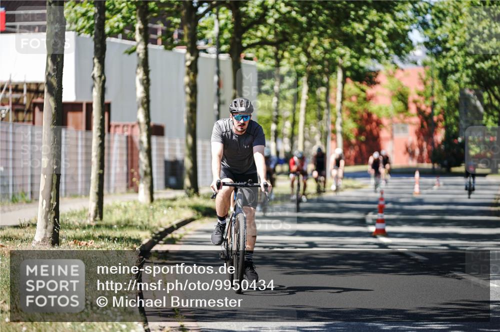 09.08.2026 - GEWOBA Citytriathlon Bremen Michael Burmester http://msf.ph/oto/9950434 09.08.2026 13:09:47 Radfahren 822, 877, 914, 947, 963, 1009, 1013, 1129, 1141 meine-sportfotos.de