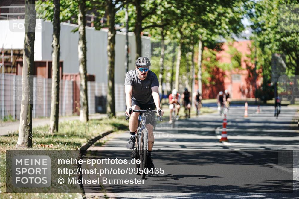 09.08.2026 - GEWOBA Citytriathlon Bremen Michael Burmester http://msf.ph/oto/9950435 09.08.2026 13:09:47 Radfahren 822, 877, 914, 947, 963, 1009, 1013, 1129, 1141 meine-sportfotos.de