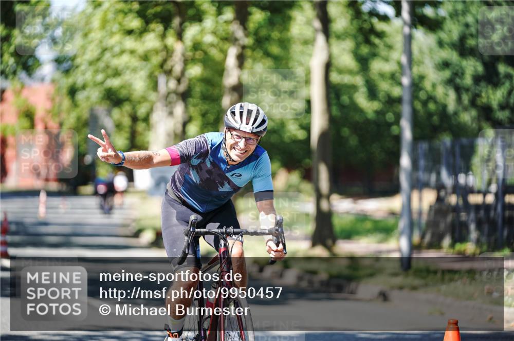 09.08.2026 - GEWOBA Citytriathlon Bremen Michael Burmester http://msf.ph/oto/9950457 09.08.2026 13:10:05 Radfahren 545, 739, 778, 799, 807, 880, 1130 meine-sportfotos.de