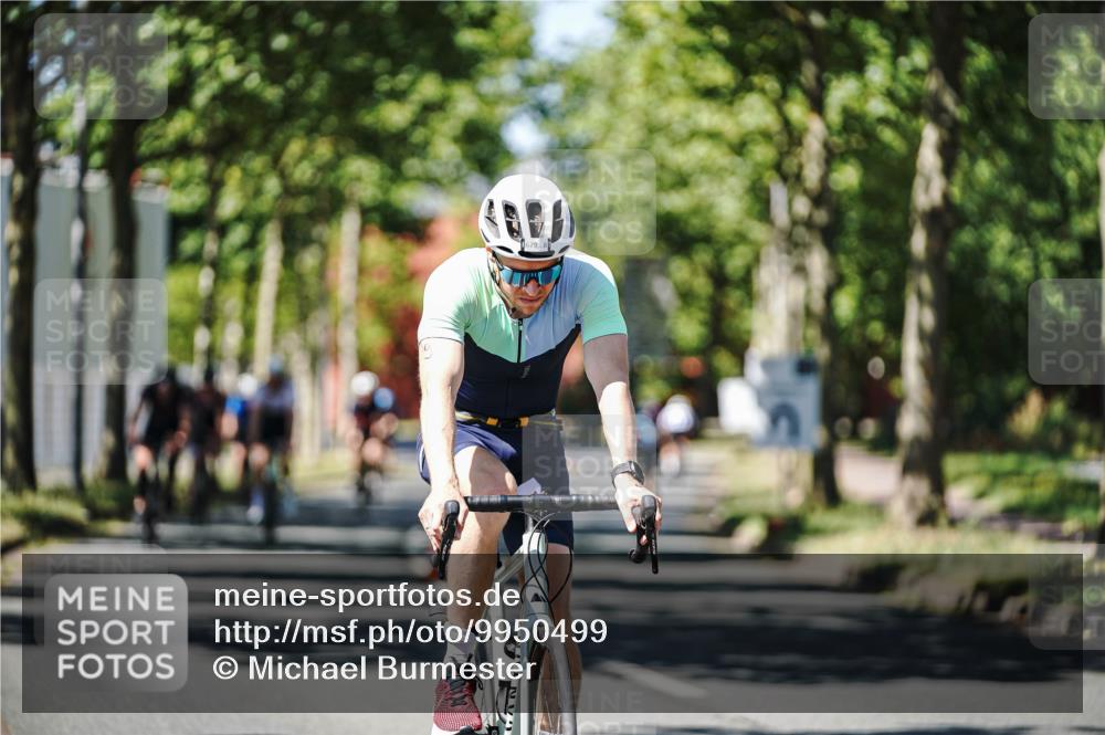 09.08.2026 - GEWOBA Citytriathlon Bremen Michael Burmester http://msf.ph/oto/9950499 09.08.2026 13:11:13 Radfahren 555, 566, 596, 600, 639, 679, 728, 749, 788, 792, 814, 884 meine-sportfotos.de