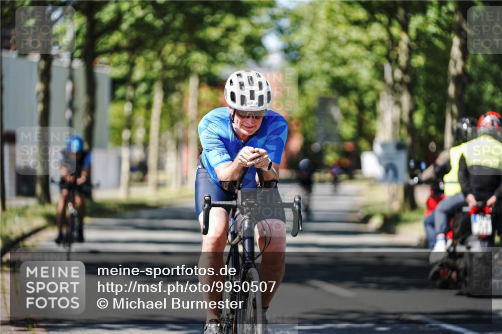 09.08.2026 - GEWOBA Citytriathlon Bremen Michael Burmester http://msf.ph/oto/9950507 09.08.2026 13:11:18 Radfahren 555, 566, 596, 600, 639, 679, 728, 749, 788, 792, 814 meine-sportfotos.de