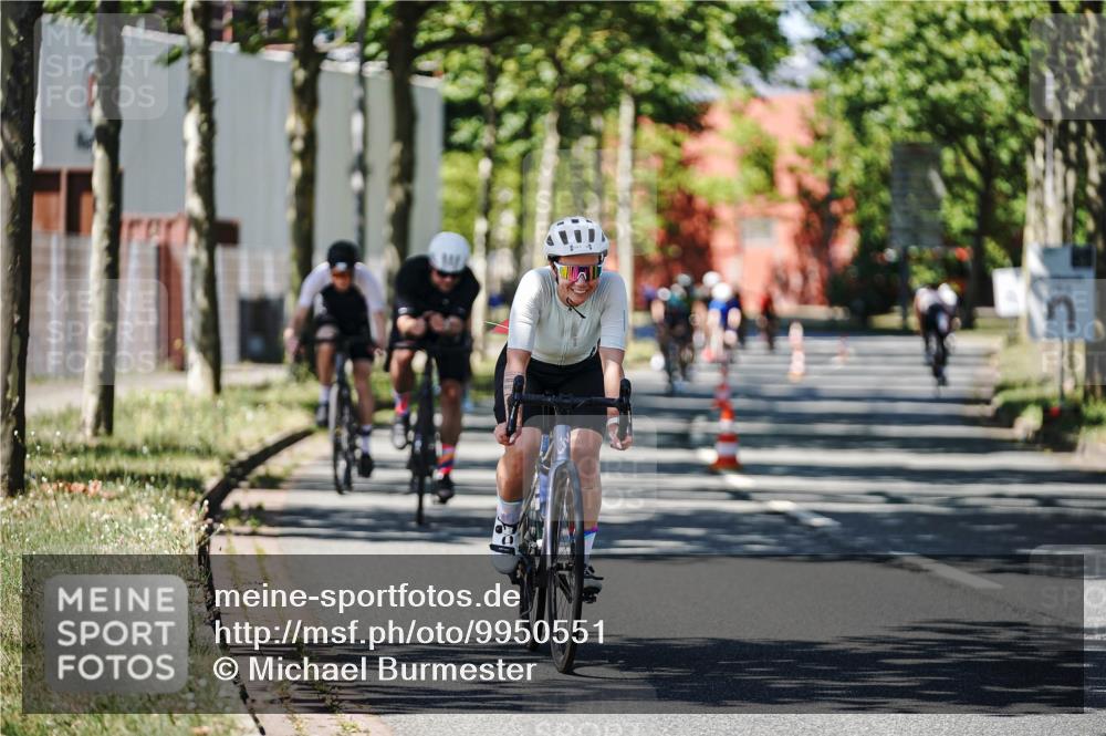 09.08.2026 - GEWOBA Citytriathlon Bremen Michael Burmester http://msf.ph/oto/9950551 09.08.2026 13:12:16 Radfahren 636, 638, 745, 758, 781, 812, 861, 935, 981, 1015 meine-sportfotos.de