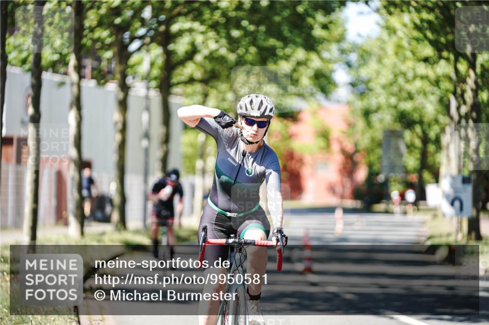 09.08.2026 - GEWOBA Citytriathlon Bremen Michael Burmester http://msf.ph/oto/9950581 09.08.2026 13:12:29 Radfahren 552, 636, 638, 744, 745, 758, 816, 846, 861, 864, 895, 909, 911, 935, 981, 1015, 1019, 1111 meine-sportfotos.de