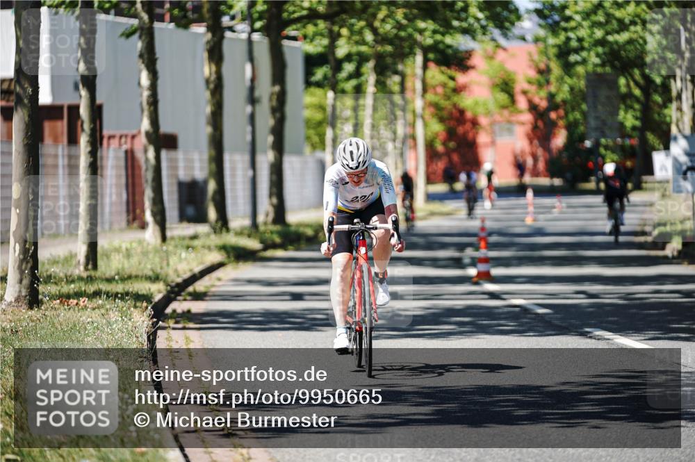 09.08.2026 - GEWOBA Citytriathlon Bremen Michael Burmester http://msf.ph/oto/9950665 09.08.2026 13:15:00 Radfahren 565, 574, 653, 948, 1017 meine-sportfotos.de
