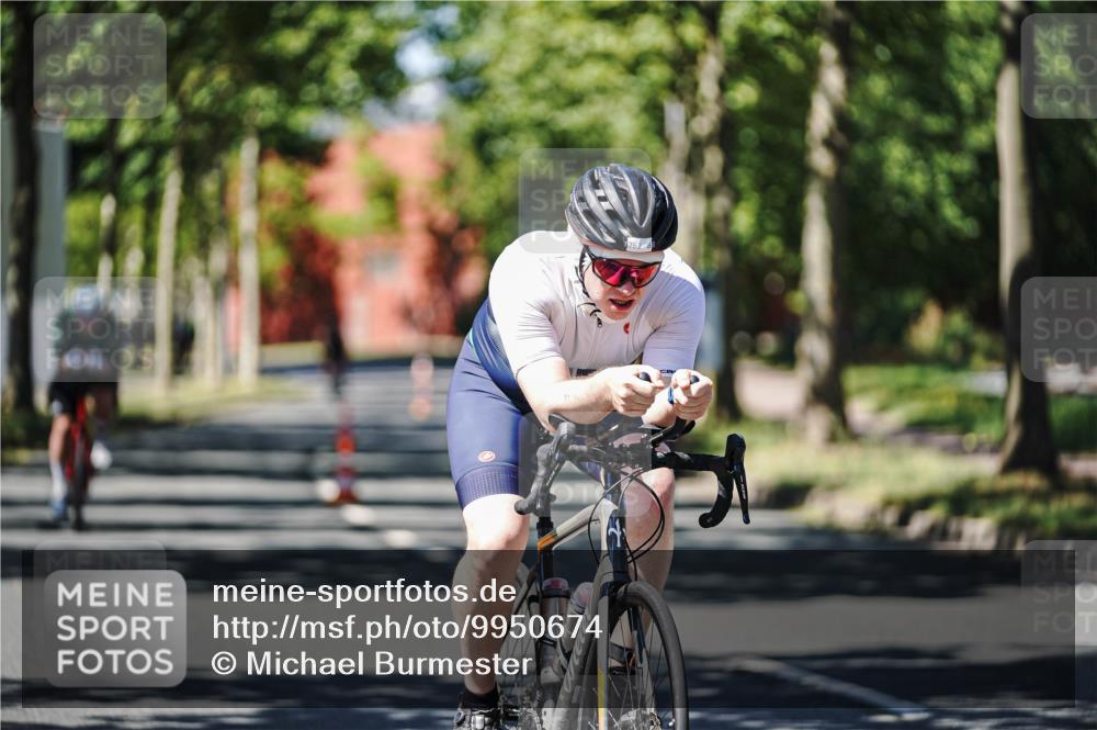 09.08.2026 - GEWOBA Citytriathlon Bremen Michael Burmester http://msf.ph/oto/9950674 09.08.2026 13:15:08 Radfahren 565, 653, 762, 948, 1017, 1126, 1136 meine-sportfotos.de